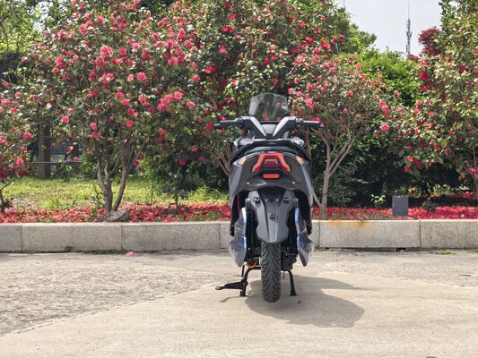 High-speed electric motorcycle, urban electric motorcycle, with a top speed of 80 km/h. Electric motorcycle.