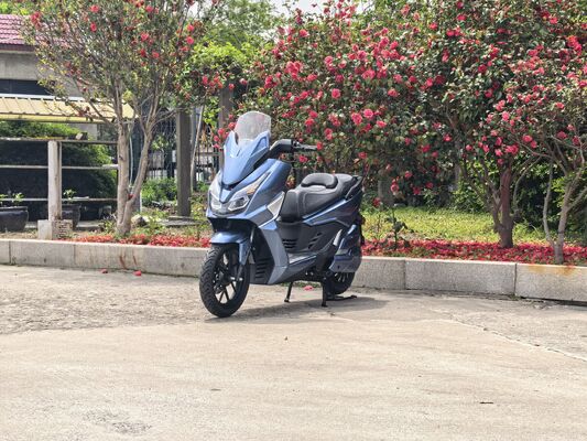 High-speed electric motorcycle, urban electric motorcycle, with a top speed of 80 km/h. Electric motorcycle.